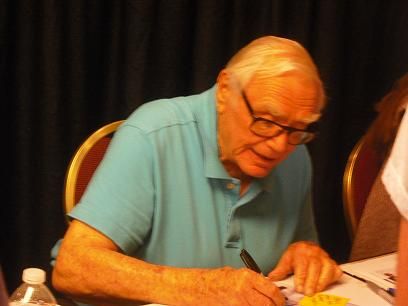 Ernest Borgnine signing for a f...